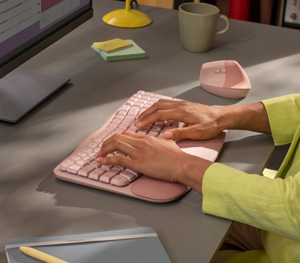 Logitech Wave Keys Rose — In Use